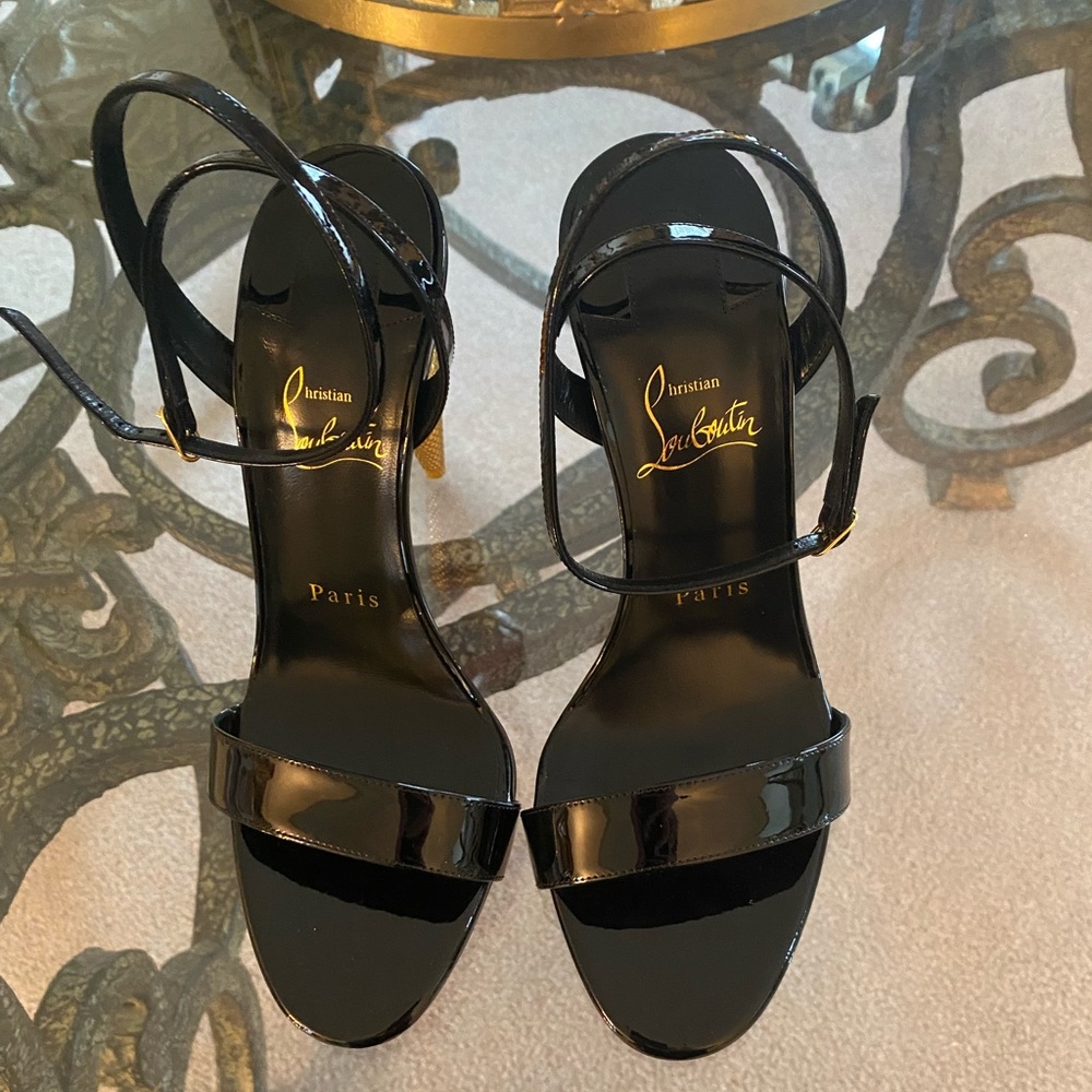 New never worn women’s size 8.5 Christian Louboutins Lipqueen.